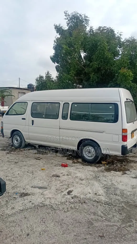 Toyota HiAce 1999 White