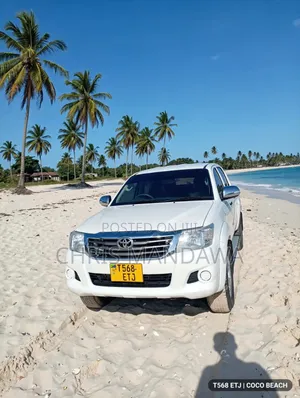 Toyota Hilux 2012 White