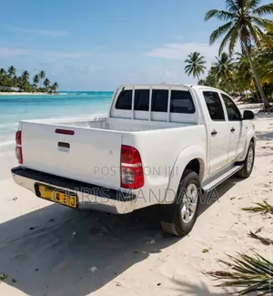 Toyota Hilux 2012 White