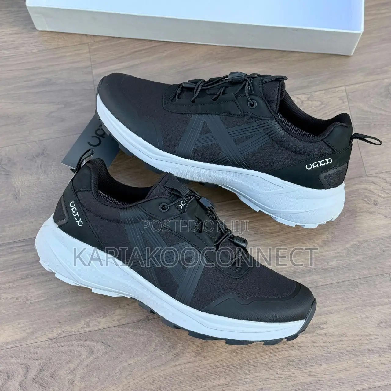 ECCO Black Casual Sneakers