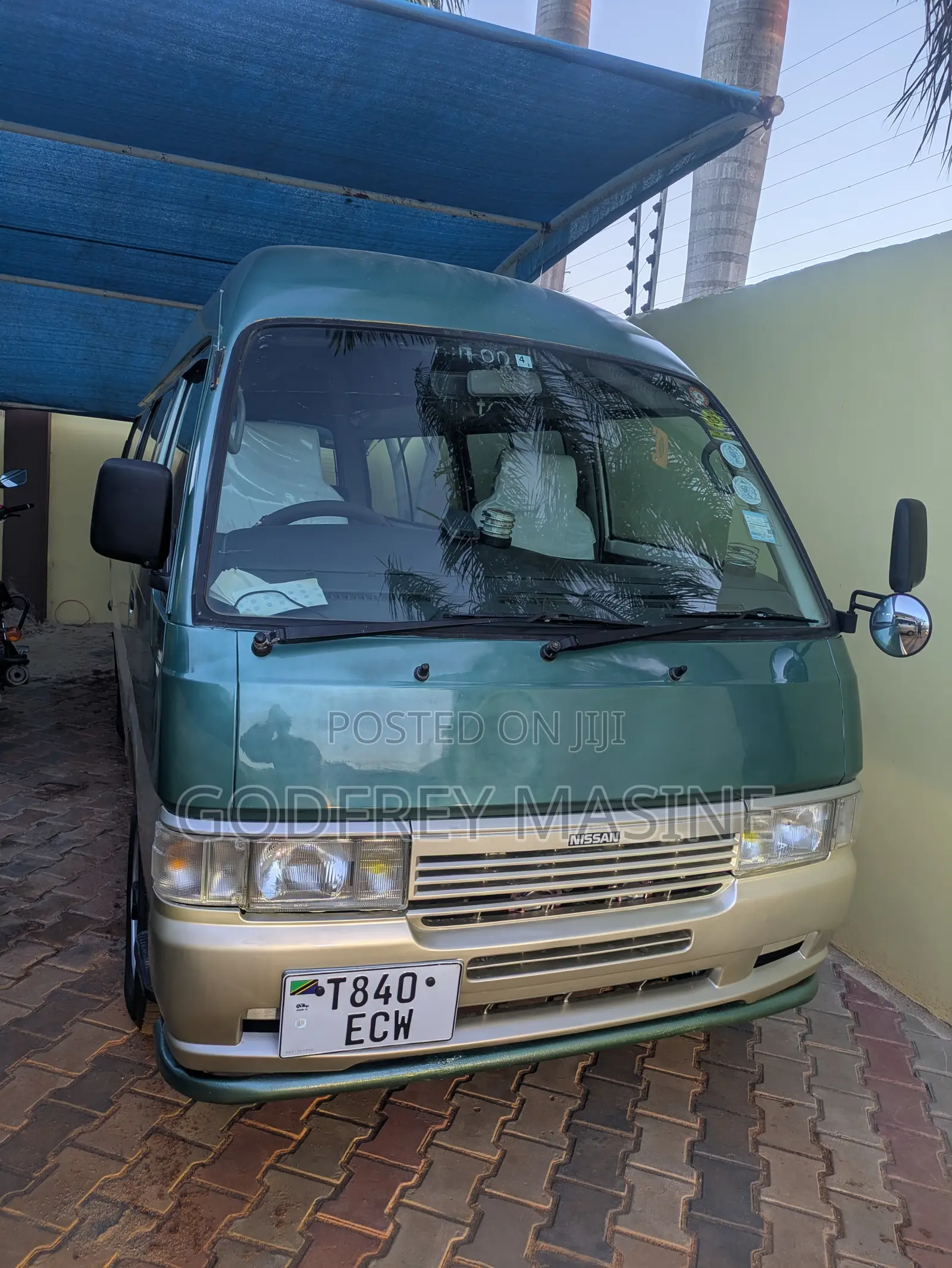 Nissan Caravan (Urvan) 2005 Green