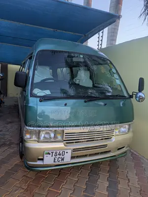 Nissan Caravan (Urvan) 2005 Green