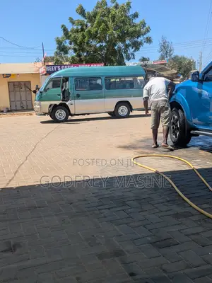 Nissan Caravan (Urvan) 2005 Green