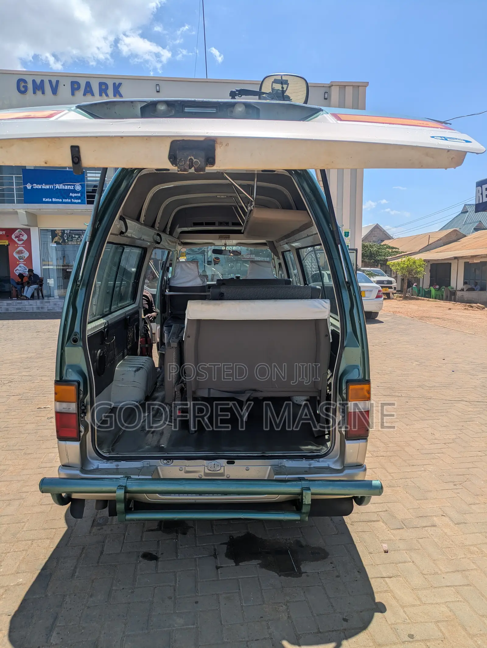 Nissan Caravan (Urvan) 2005 Green