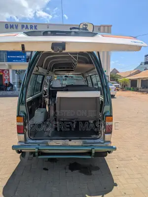 Nissan Caravan (Urvan) 2005 Green