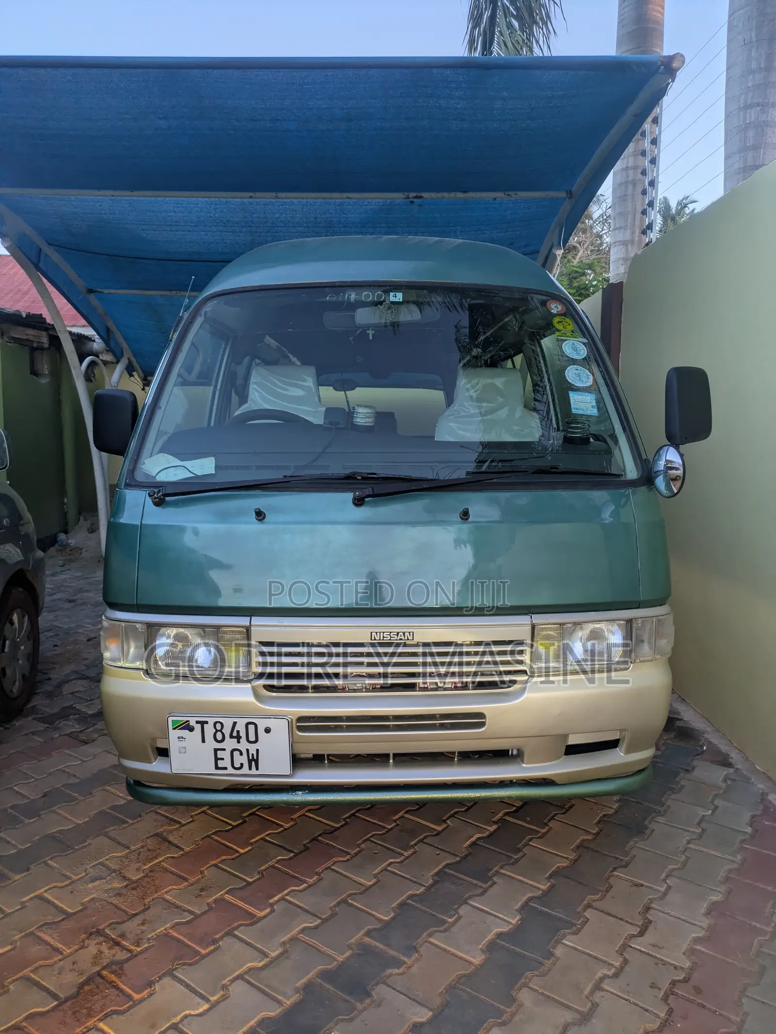 Nissan Caravan (Urvan) 2005 Green