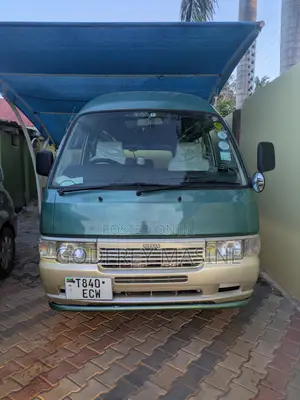 Nissan Caravan (Urvan) 2005 Green