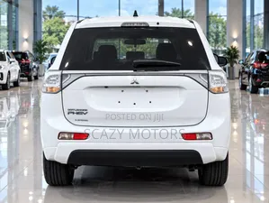 Mitsubishi Outlander 2015 White
