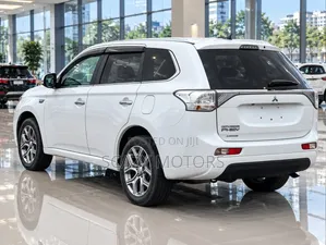 Mitsubishi Outlander 2015 White