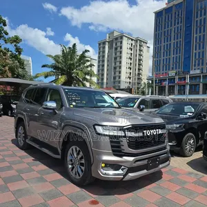 Toyota Land Cruiser LC300 2025 Silver