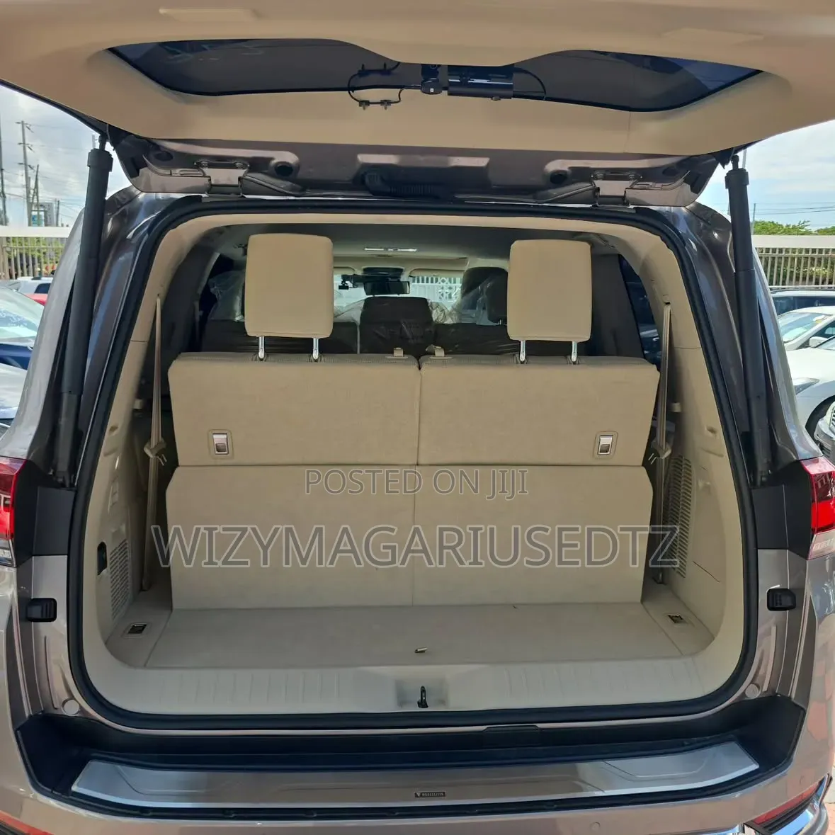 Toyota Land Cruiser LC300 2025 Silver