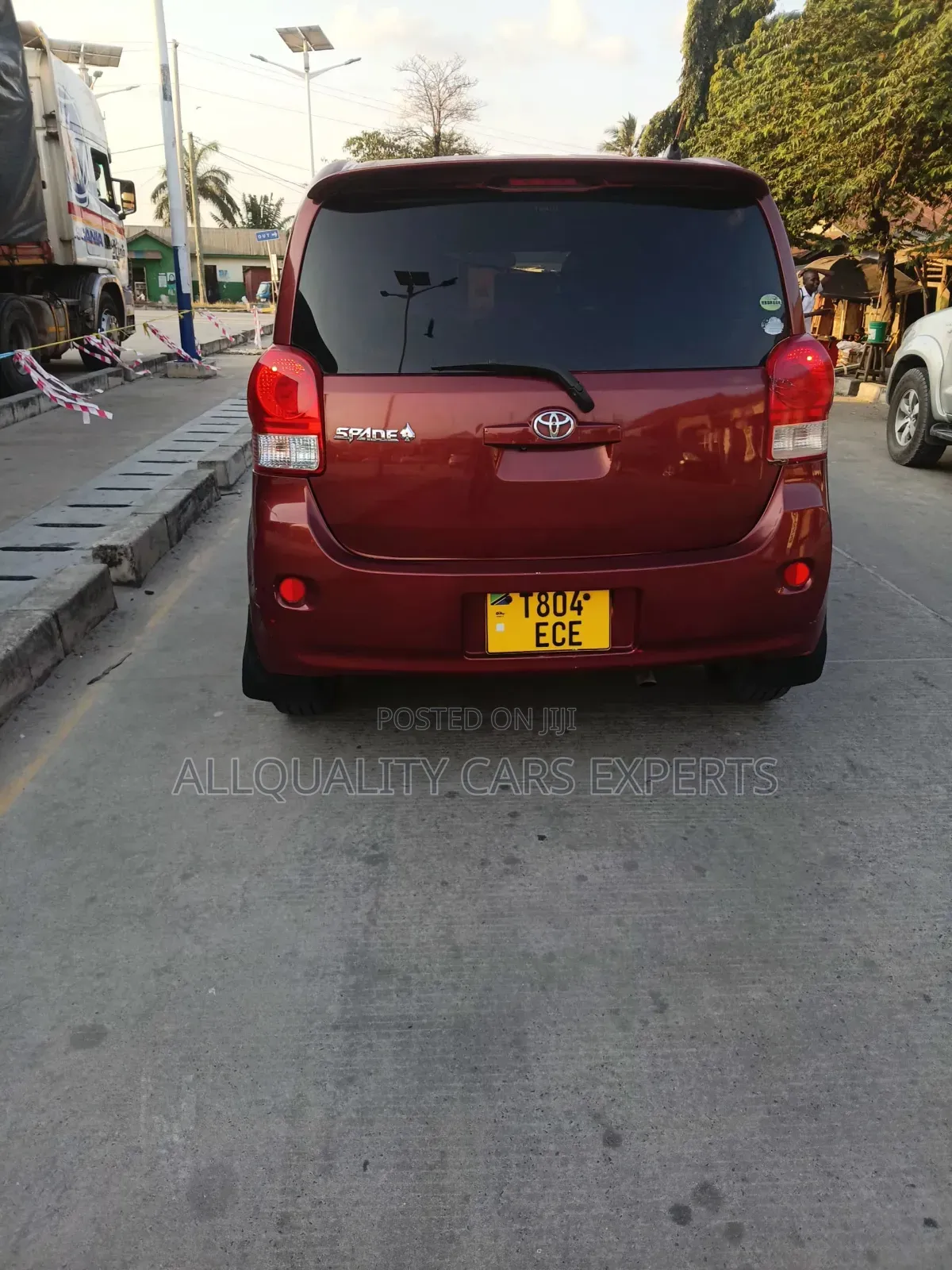 Toyota Spade 2012 Burgundy