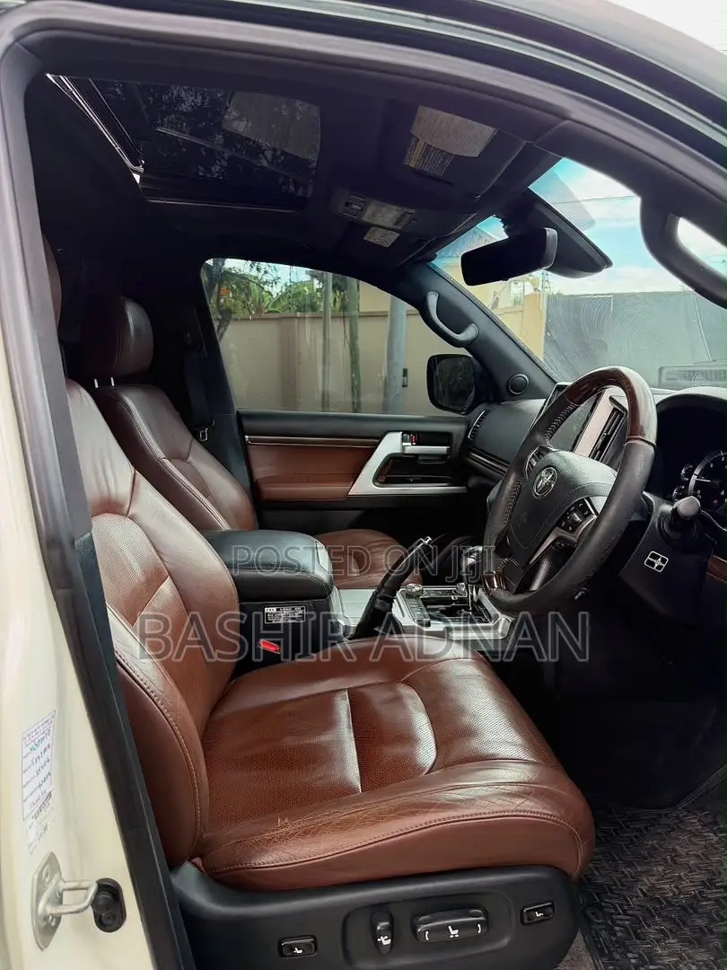 Toyota Land Cruiser 4.6 V8 ZX 2018 Black