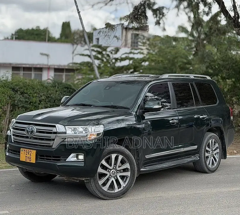 Toyota Land Cruiser 4.6 V8 ZX 2018 Black