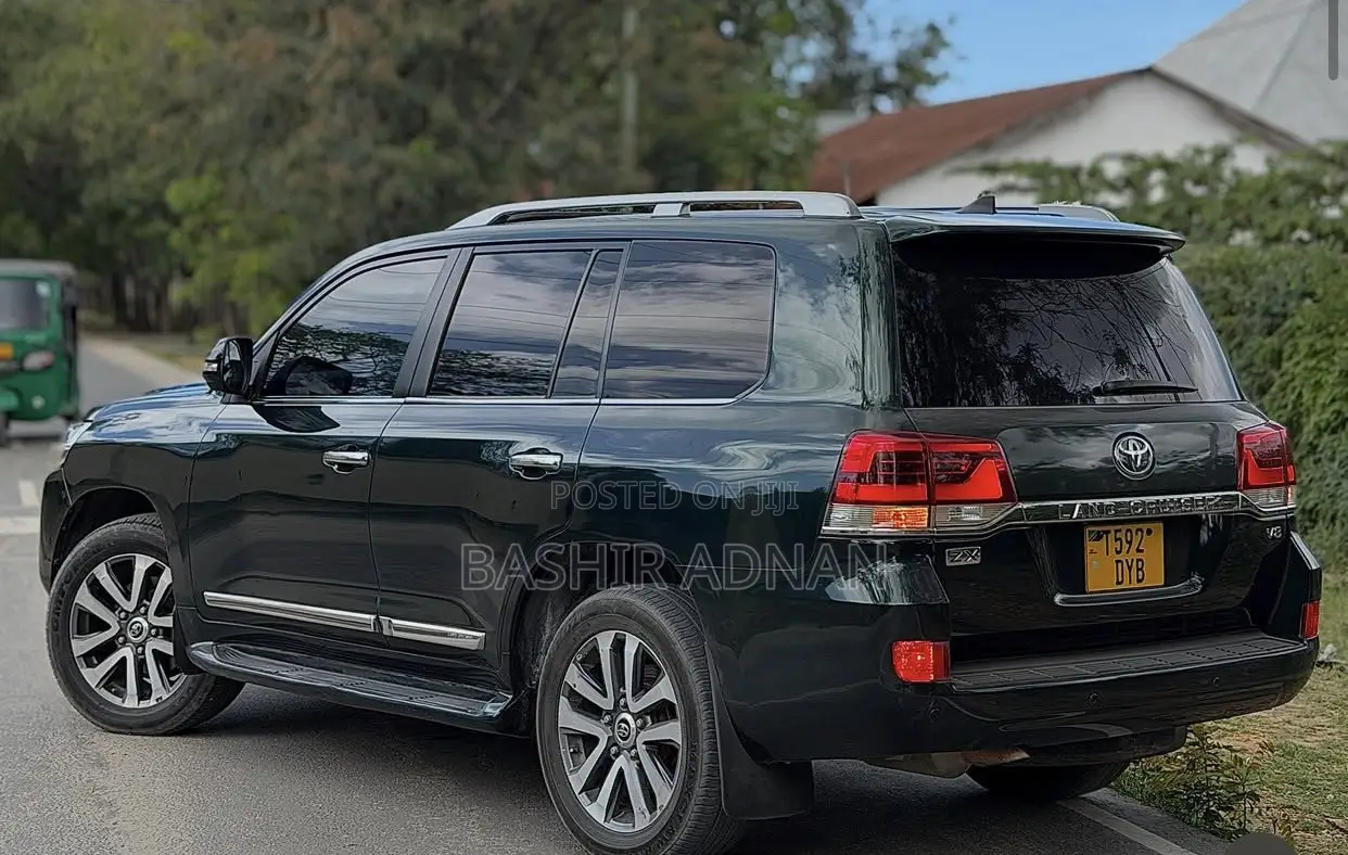 Toyota Land Cruiser 4.6 V8 ZX 2018 Black