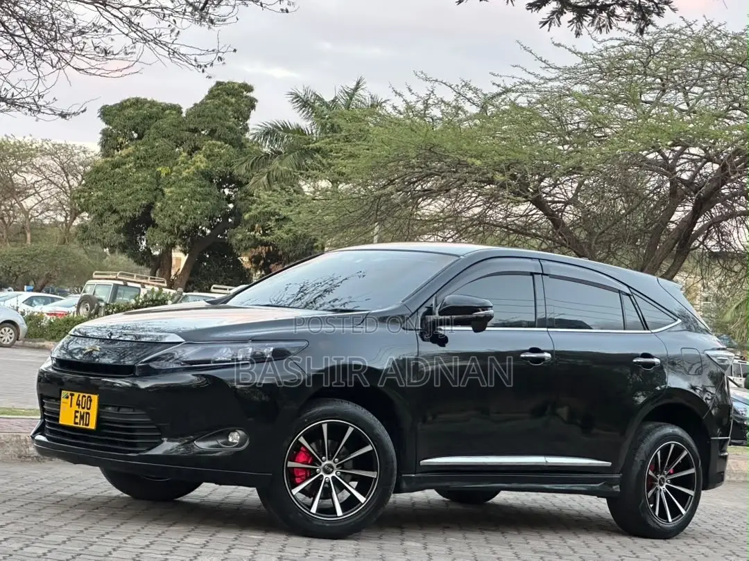 Toyota Harrier 2.0 2016 Black