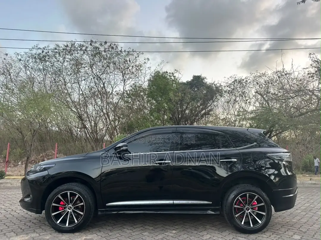 Toyota Harrier 2.0 2016 Black