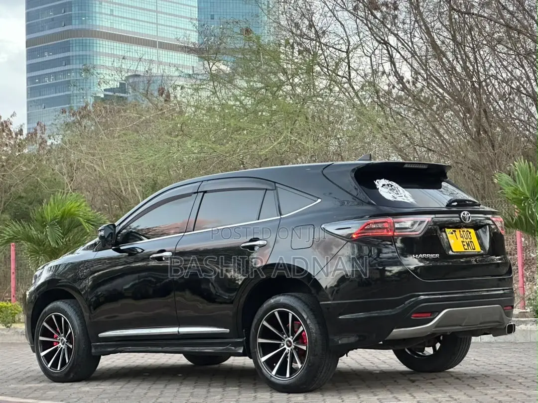 Toyota Harrier 2.0 2016 Black