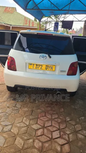 Toyota IST 2005 White