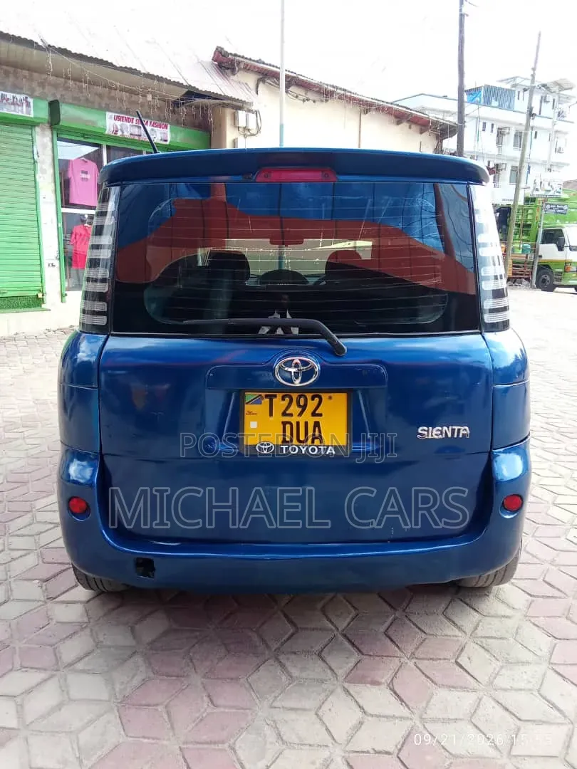Toyota Sienta 2005 Blue