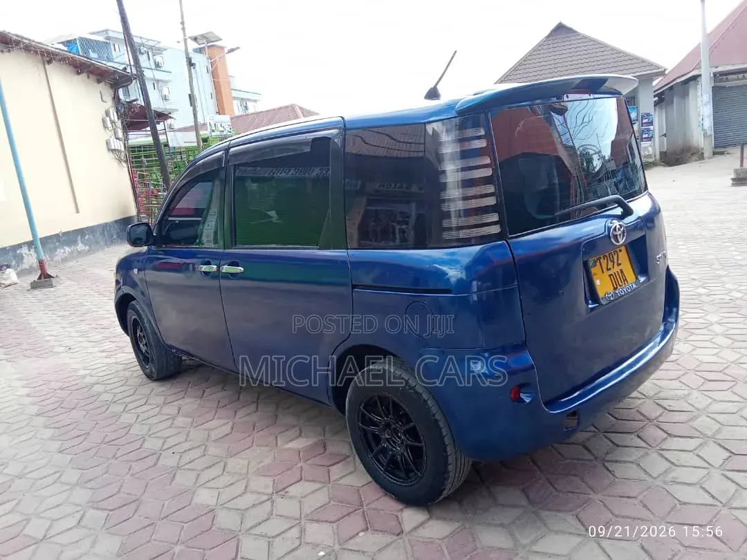 Toyota Sienta 2005 Blue