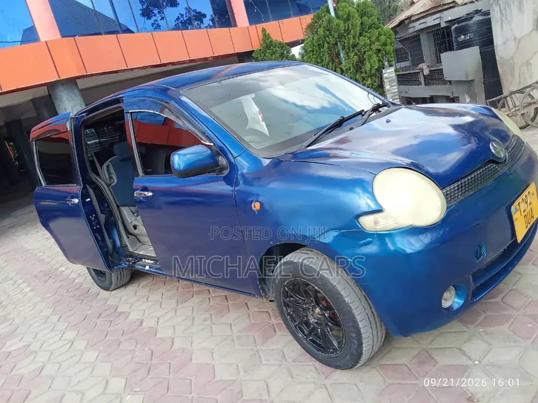 Toyota Sienta 2005 Blue