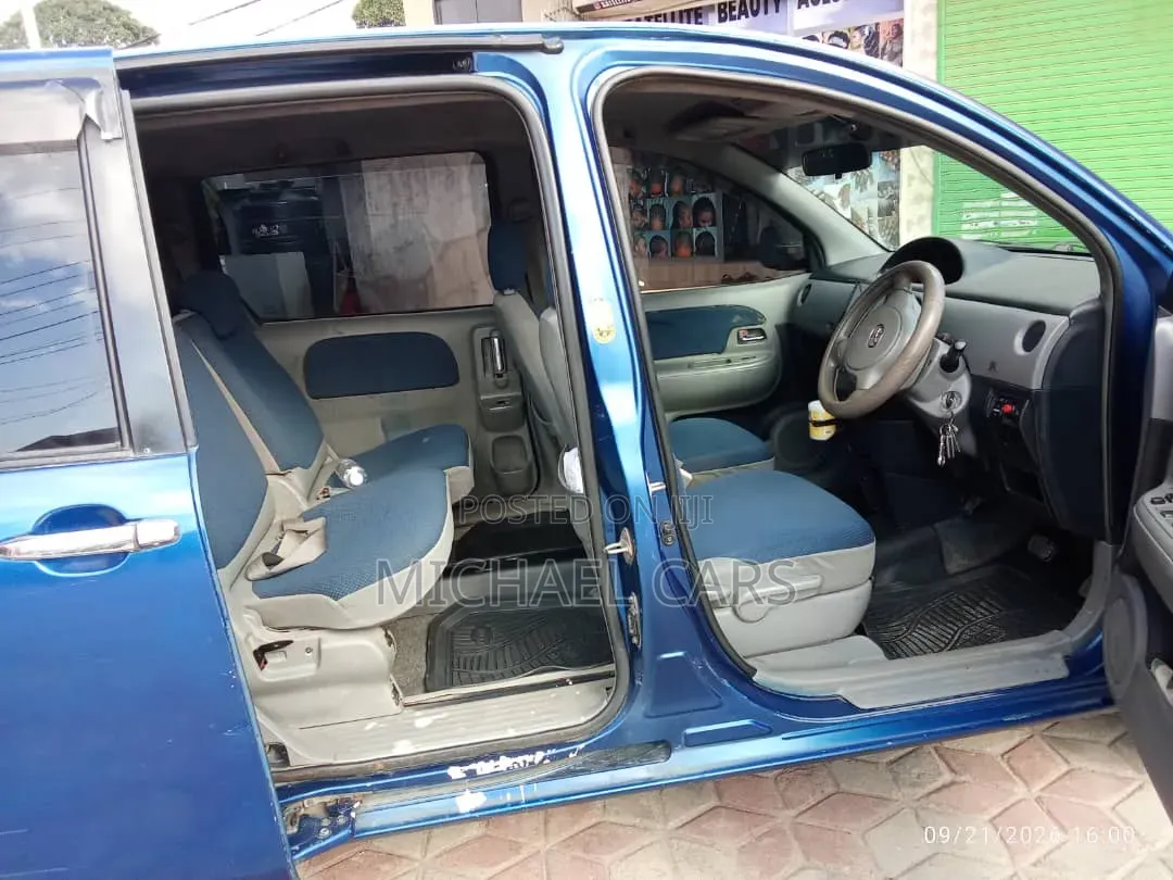 Toyota Sienta 2005 Blue