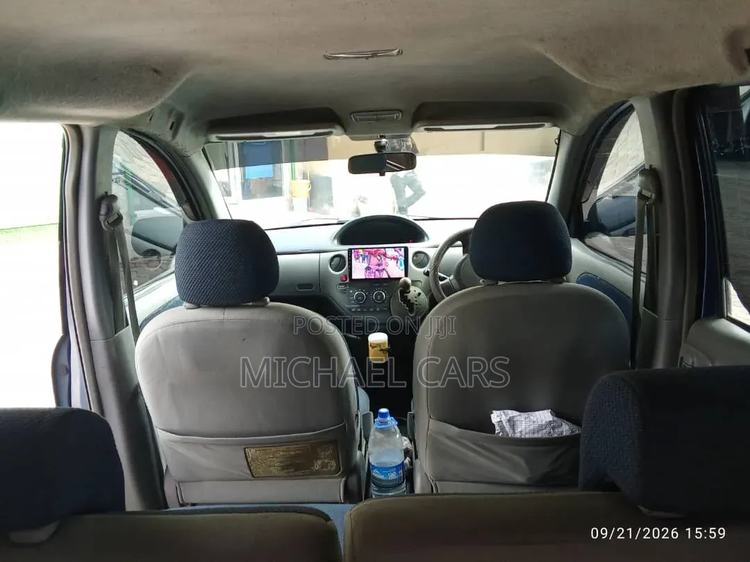 Toyota Sienta 2005 Blue
