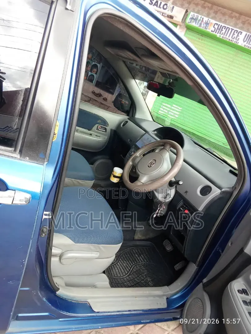 Toyota Sienta 2005 Blue