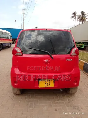 Toyota Porte 2005 Red