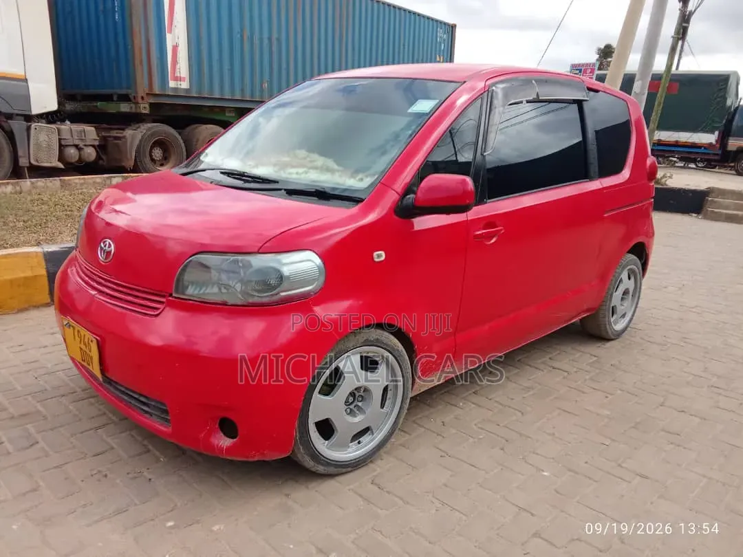 Toyota Porte 2005 Red