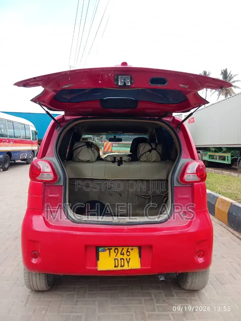 Toyota Porte 2005 Red