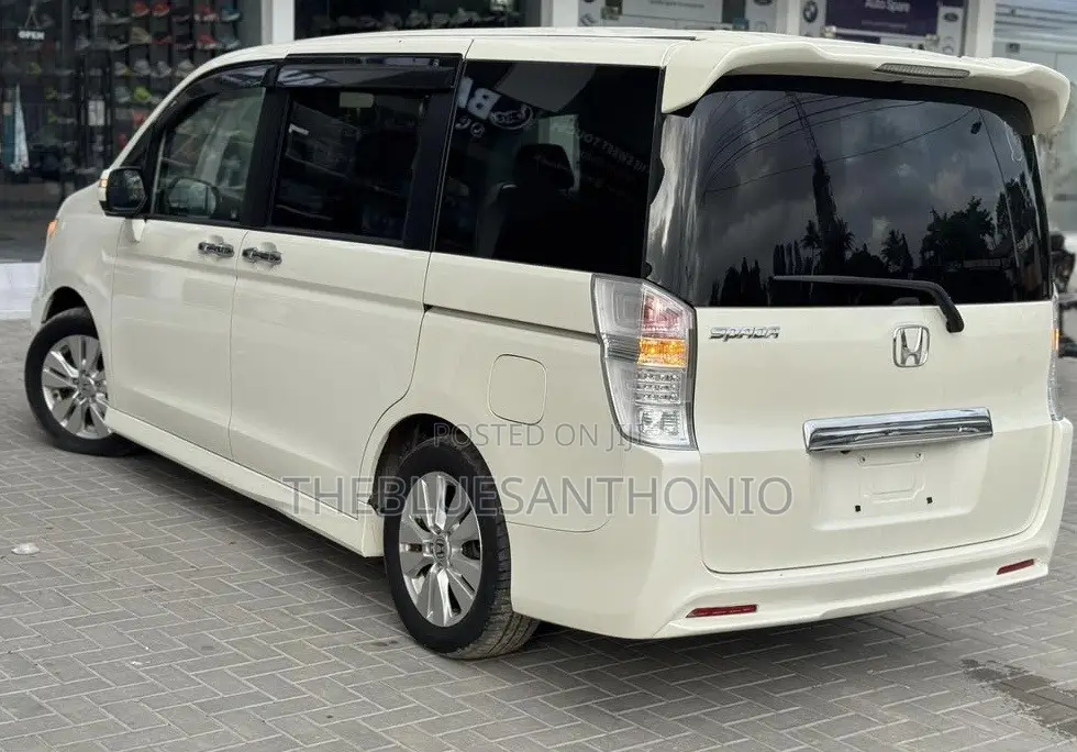 Honda Stepwgn 2011 Pearl