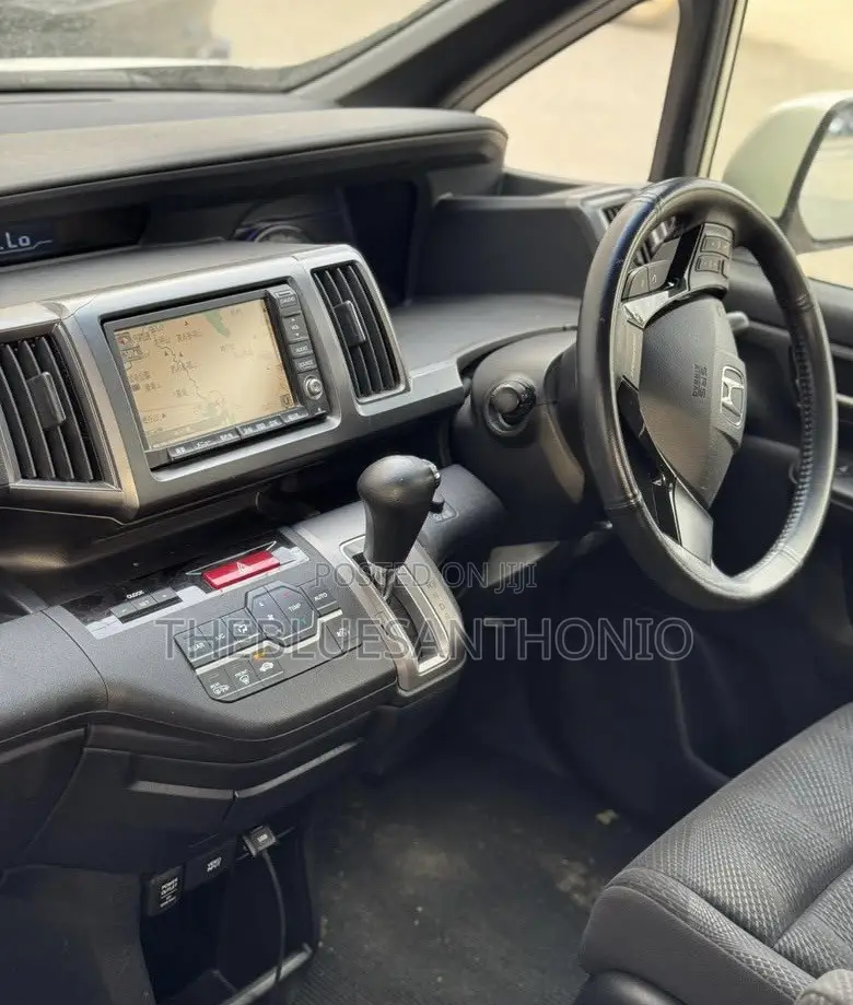 Honda Stepwgn 2011 Pearl