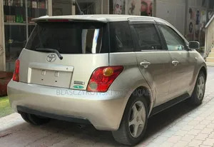 Toyota IST 2003 Silver