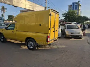 Nissan Hardbody 2008 Yellow