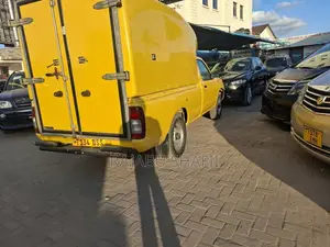 Nissan Hardbody 2008 Yellow