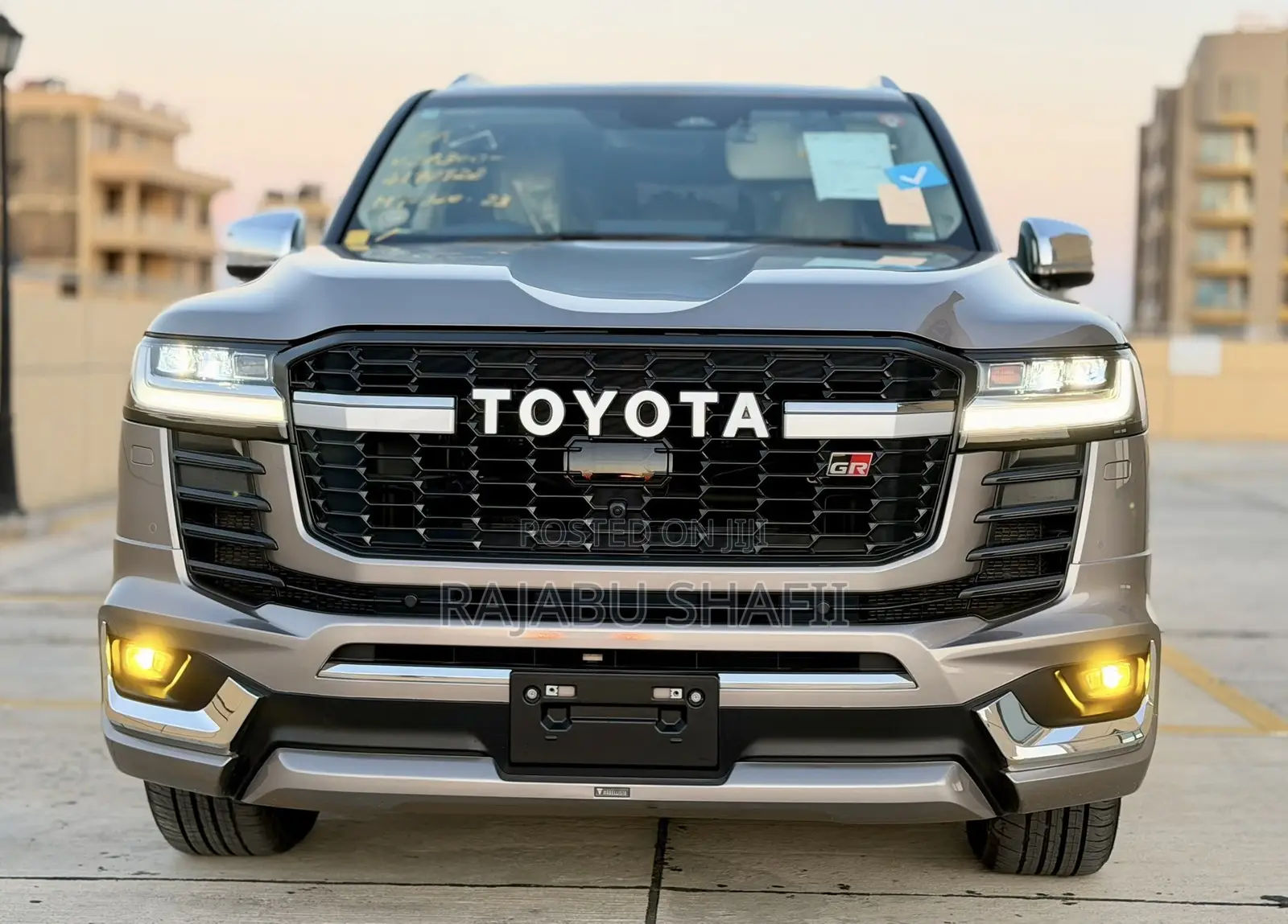 Toyota Land Cruiser LC300 2025 Silver
