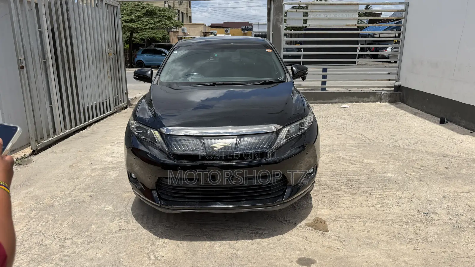 Toyota Harrier 2.0 2016 Black