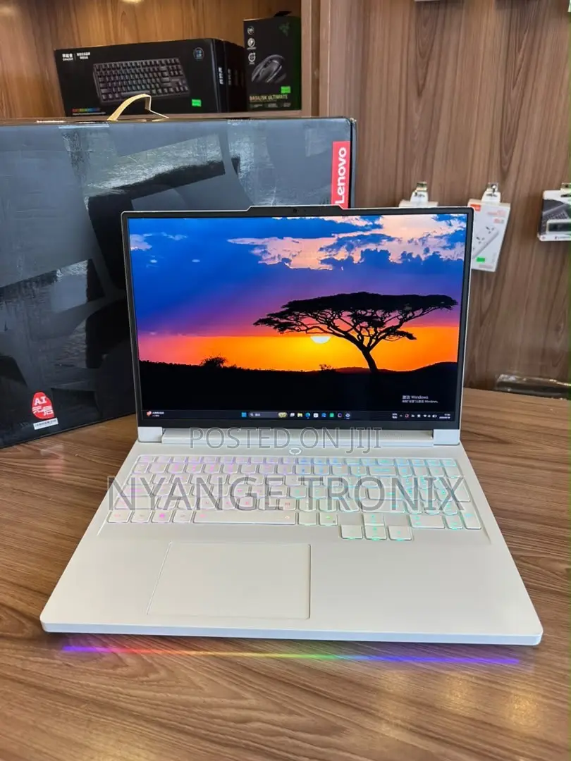 New Laptop Lenovo Legion Pro 7 32GB Intel Core Ultra 9 SSD 1T