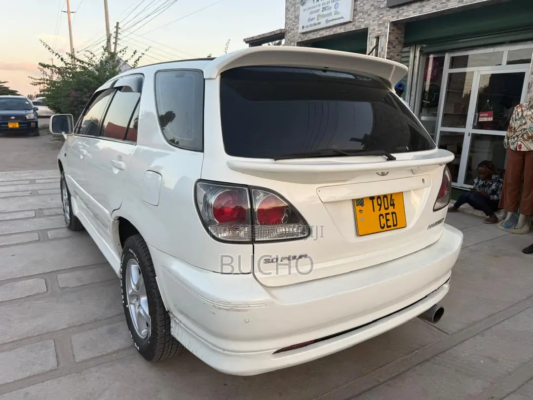Toyota Harrier 2001 White