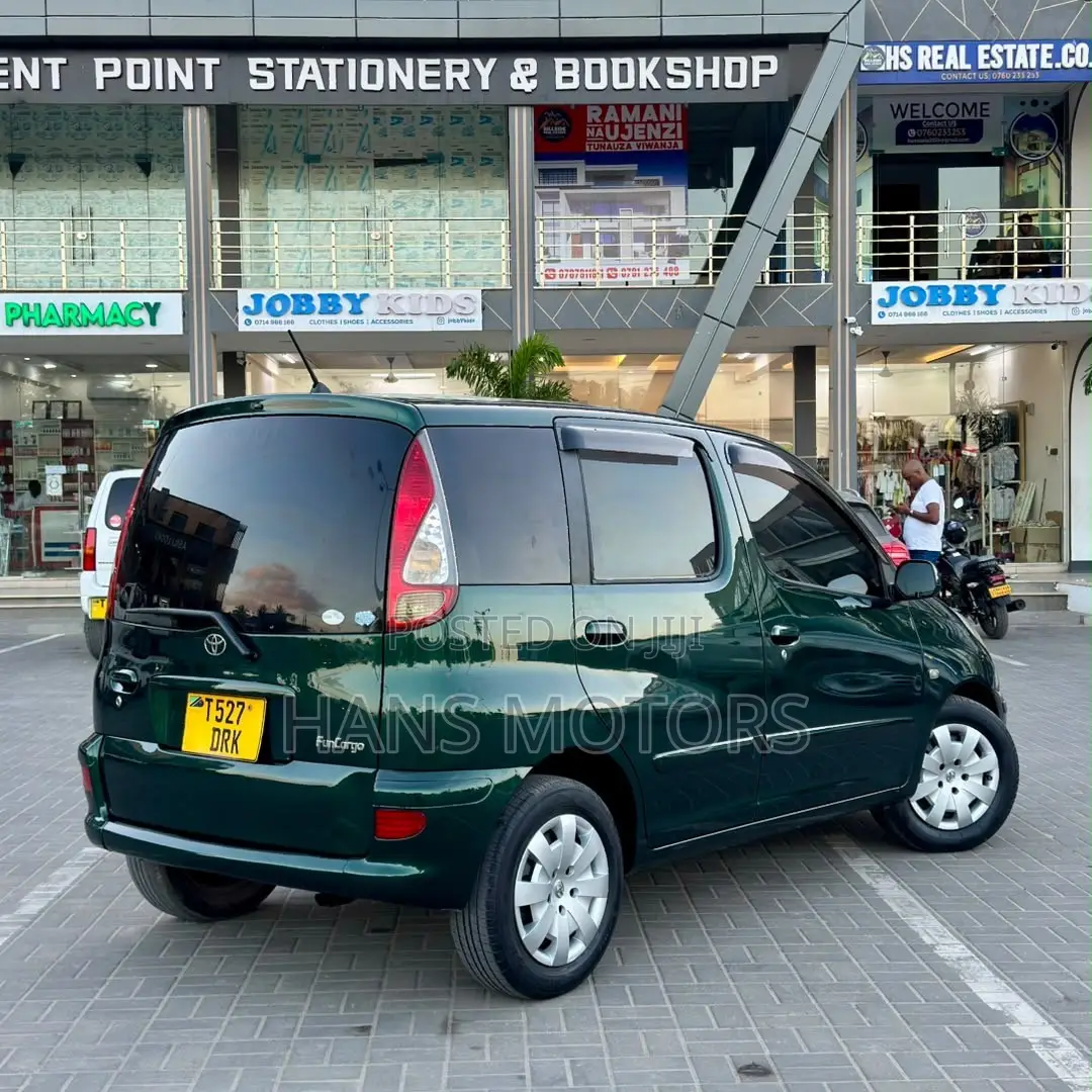 Toyota Fun Cargo 2004 Green
