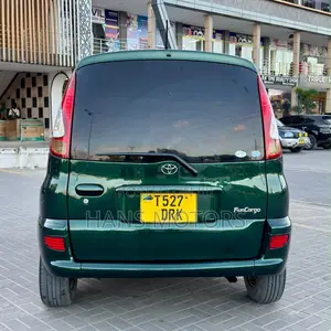 Toyota Fun Cargo 2004 Green