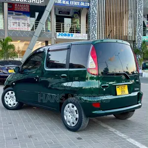Toyota Fun Cargo 2004 Green