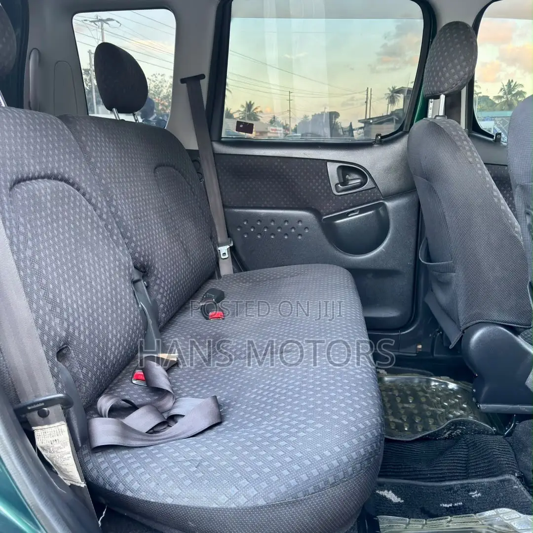 Toyota Fun Cargo 2004 Green