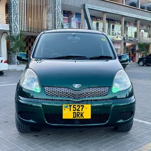 Toyota Fun Cargo 2004 Green