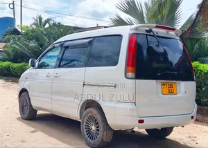 Toyota Noah 2003 White