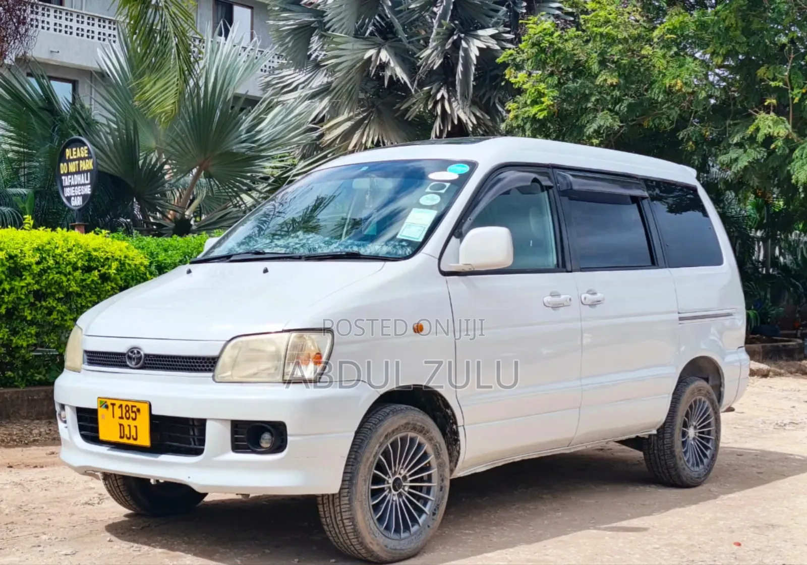 Toyota Noah 2003 White