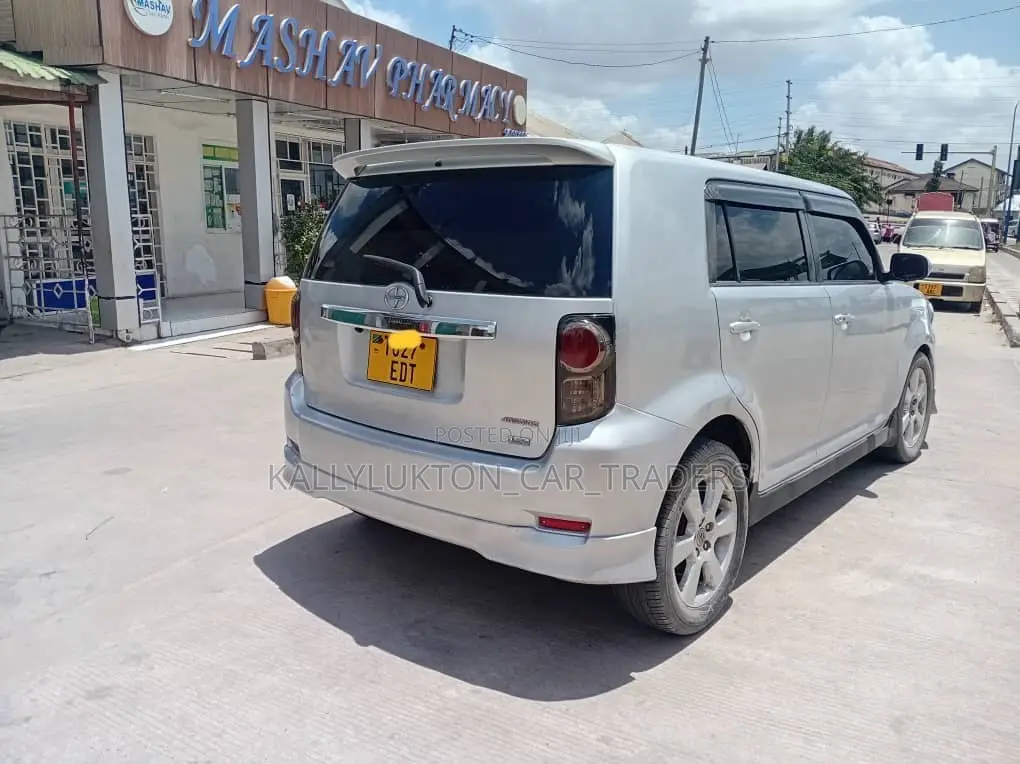 Toyota Corolla Rumion 2012 Silver