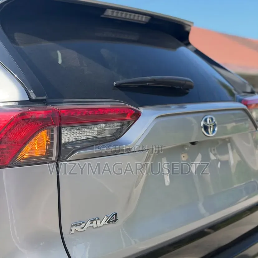 Toyota RAV4 Limited AWD 2023 Silver